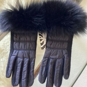 NWT. Black Fox Fur Trimmed Tech Gloves. Medium.
